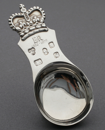 Royal Commemorative Silver Caddy Spoon - Silver Jubilee Mark